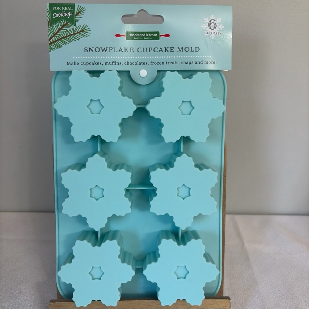 Handstand Kitchen New!Snowflake Cupcake Mold in Light Blue
